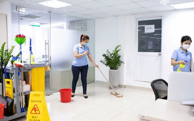 Nhân viên làm vệ sinh
