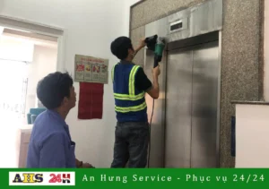 đánh bóng thang máy