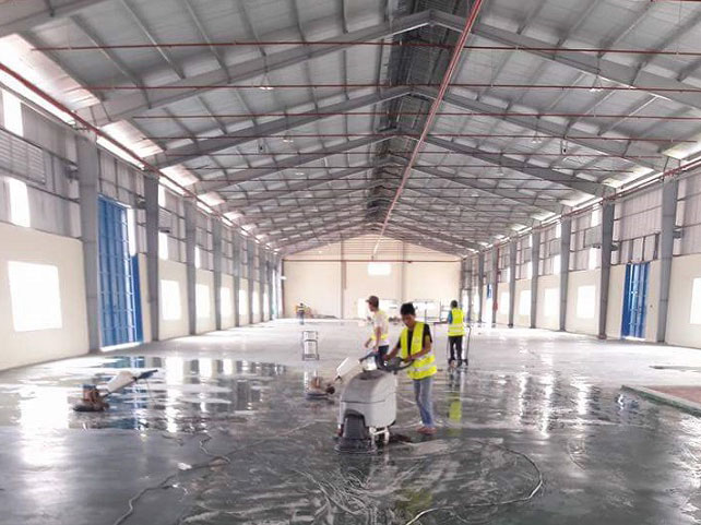 Chà sàn nhà xưởng vừa xây dựng xong