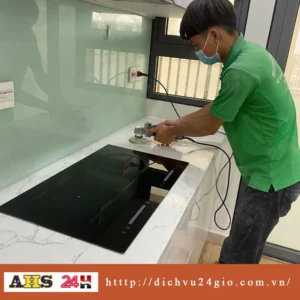 Đánh bóng kệ bếp đá