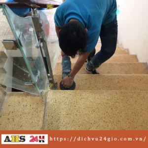 đánh bóng cầu thang