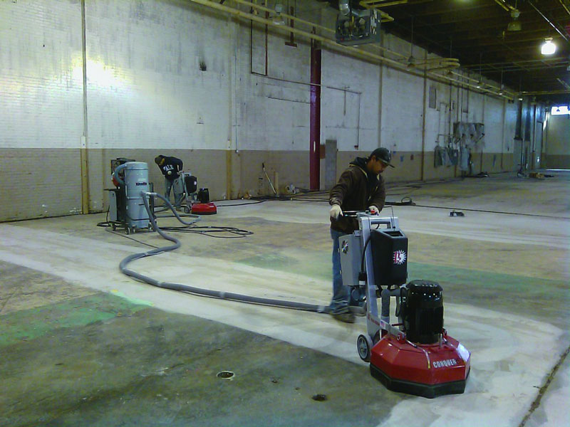 Mài phá bỏ lớp sơn sàn bê tông