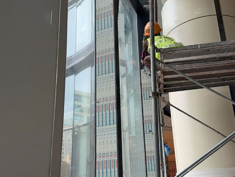 Vệ sinh kính chung cư