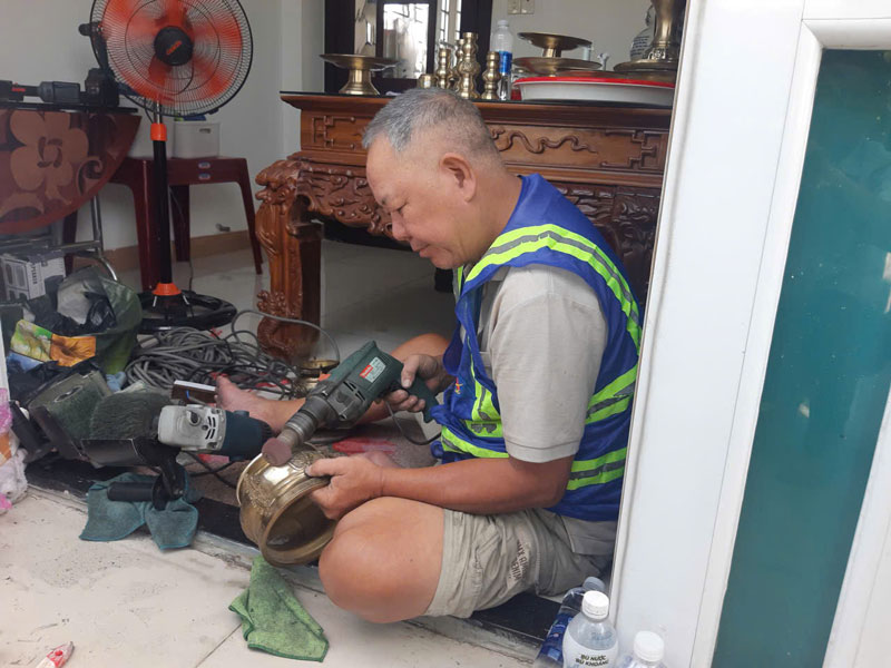 Đánh bóng đồ đồng
