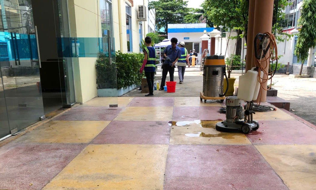 triển khai phục hồi sàn đá