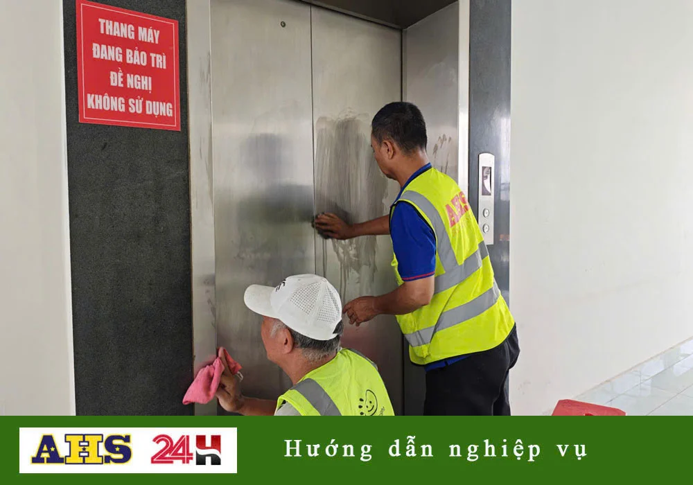 đánh bóng thang máy inox