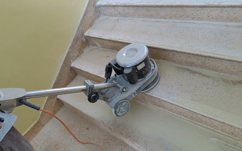 Đánh bóng bậc tam cấp