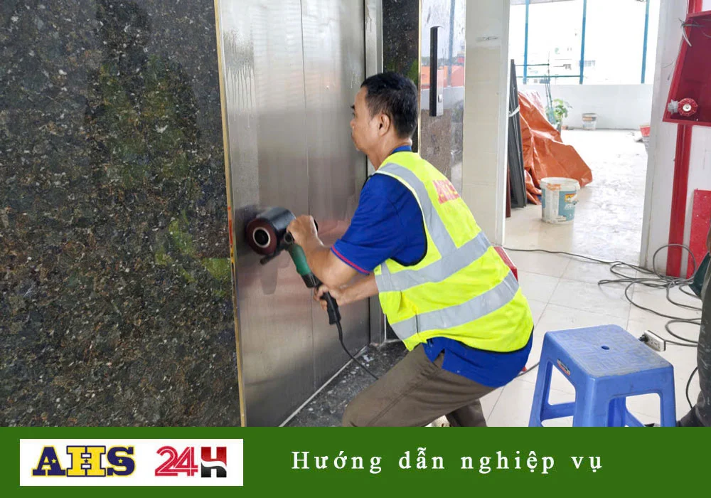 xử lý trầy xước inox thang máy